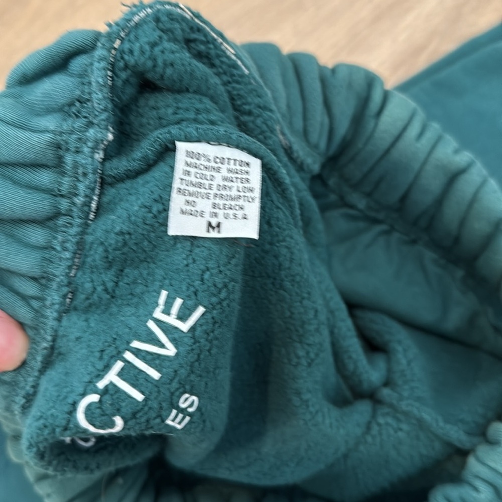 SET Active Sweatsuit Set - Picture 2 of 3